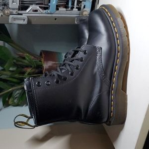 Autumn Style! 🍁 Dr. Doc Martens 1460 🖤 Smooth Matte Black Boot for Fall